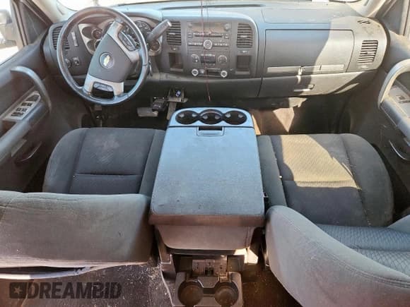 ✅ 2009 Chevrolet Silverado 2500HD LT • VIN: 1GCHC53619F158056 • Lot: 91138725. Wystawiony na Copart z przebiegiem 136 276 mil. Bezpłatny archiwum sprzedaży aukcyjnych z USA i szczegółowy raport historii pojazdu na DreamBid. Zdjęcie 8.