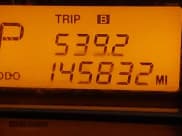 ✅ 2008 Kia Rondo LX • VIN: KNAFG526587142140 • Lot: 42443498. Wystawiony na IAAI z przebiegiem 145 832 mil. Bezpłatny archiwum sprzedaży aukcyjnych z USA i szczegółowy raport historii pojazdu na DreamBid. Zdjęcie 7.