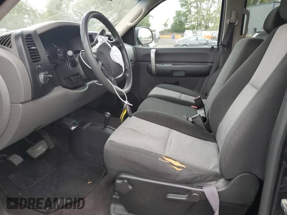 2009 Chevrolet Silverado 1500 LS z VIN 3GCEK13C69G149632, wystawiony jako Copart lot #56961485 z przebiegiem 255 409 mil mil oraz Szkoda całkowita • Salvage title. Historia ofert i sprzedaży dostępna na DreamBid. Obrazek 7.