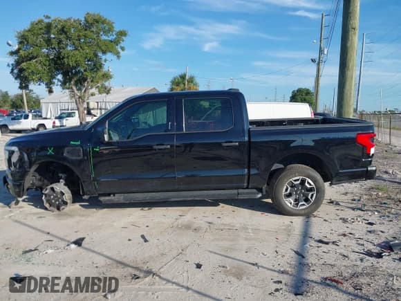 ✅ 2023 Ford F-150 Lightning Pro • VIN: 1FTVW1EL8PWG28909 • Лот: 43019707. Опубликован ранее на IAAI с пробегом 54 759 миль. Бесплатный доступ к архиву аукционных продаж из США и подробный отчёт об истории автомобиля на DreamBid. Изображение 14.