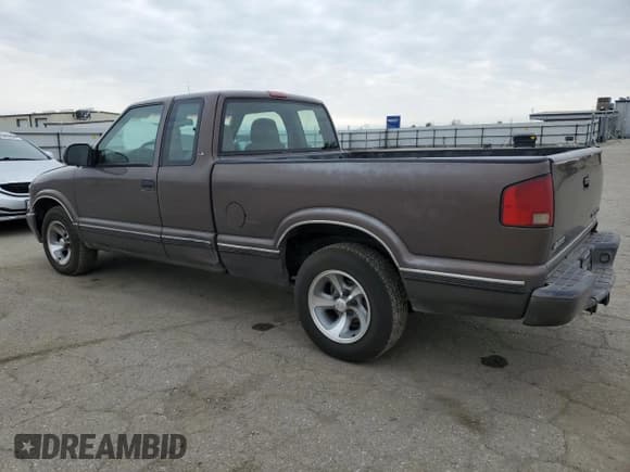 ✅ 2000 Chevrolet S-10 LS Xtreme • VIN: 1GCCS19W1Y8229787 • Лот: 44545245. Опубликован ранее на Copart с пробегом 131 221 миль. Бесплатный доступ к архиву аукционных продаж из США и подробный отчёт об истории автомобиля на DreamBid. Изображение 2.