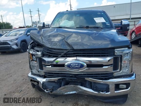 ✅ 2019 Ford F-250 XL • VIN: 1FT7W2BT7KEE03043 • Лот: 43128632. Опубликован ранее на IAAI с пробегом 178 854 миль. Бесплатный доступ к архиву аукционных продаж из США и подробный отчёт об истории автомобиля на DreamBid. Изображение 6.