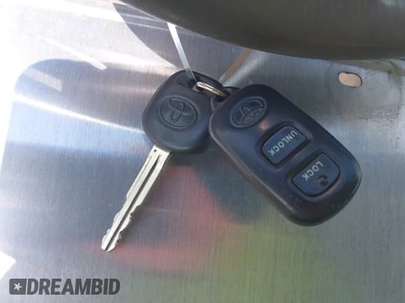 ✅ 2007 Toyota Corolla LE • VIN: 1NXBR32E07Z870533 • Лот: 42987141. Опубликован ранее на IAAI с пробегом 265 396 миль. Бесплатный доступ к архиву аукционных продаж из США и подробный отчёт об истории автомобиля на DreamBid. Изображение 11.