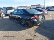 ✅ 2022 Toyota Camry SE • VIN: 4T1G11BKXNU069791 • Lot: 43688202. Wystawiony na IAAI z przebiegiem 61 083 mil. Bezpłatny archiwum sprzedaży aukcyjnych z USA i szczegółowy raport historii pojazdu na DreamBid. Zdjęcie 3.