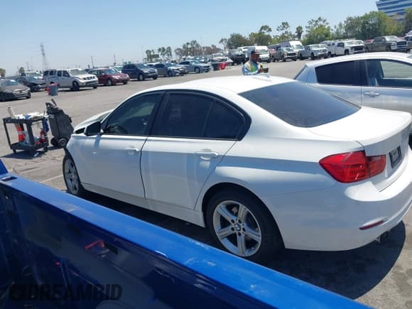 ✅ 2013 BMW 3 Series 328i • VIN: WBA3C1C59DF436380 • Lot: 42877603. Listed on IAAI with 135,720 mi. Free auction sales archive from the USA and detailed vehicle history report at DreamBid. Image 14.