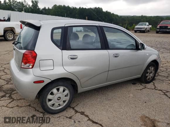 2005 Chevrolet Aveo LT z VIN KL1TG62615B413576, wystawiony jako Copart lot #67797175 z przebiegiem 90 290 mil mil oraz Szkoda całkowita • Salvage title. Historia ofert i sprzedaży dostępna na DreamBid. Obrazek 3.