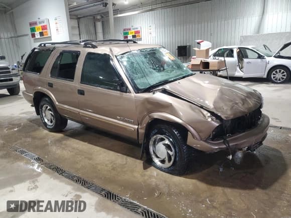 ✅ 2004 Chevrolet Blazer LS • VIN: 1GNDT13X74K139714 • Lot: 45634765. Wystawiony na Copart z przebiegiem Nie podano. Bezpłatny archiwum sprzedaży aukcyjnych z USA i szczegółowy raport historii pojazdu na DreamBid. Zdjęcie 4.