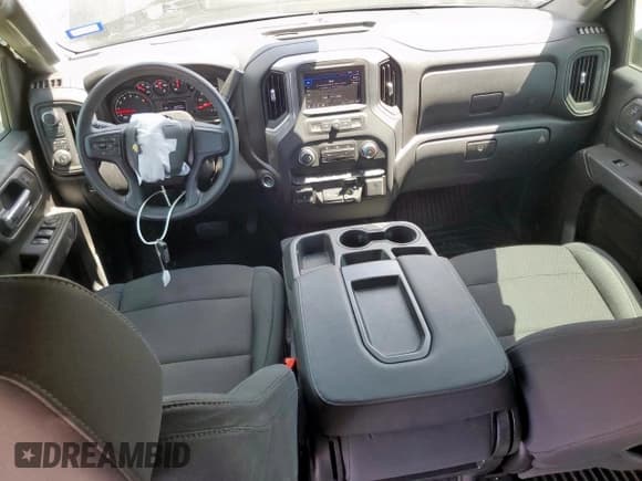 ✅ 2024 Chevrolet Silverado 2500HD Custom • VIN: 2GC4YME70R1267163 • Lot: 66001665. Wystawiony na Copart z przebiegiem 7 209 mil. Bezpłatny archiwum sprzedaży aukcyjnych z USA i szczegółowy raport historii pojazdu na DreamBid. Zdjęcie 8.