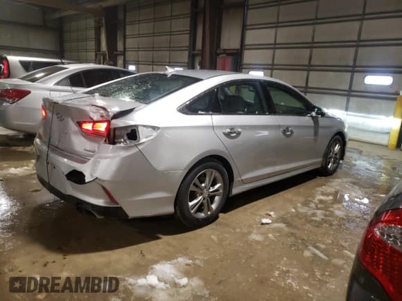✅ 2018 Hyundai Sonata Limited • VIN: 5NPE34AF4JH650994 • Lot: 37671683. Listed on Copart with 86,618 mi. Free auction sales archive from the USA and detailed vehicle history report at DreamBid. Image 3.
