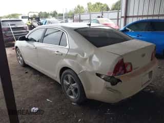 2010 Chevrolet Malibu 2LT z VIN 1G1ZD5EB6AF143030, wystawiony jako IAAI lot #43394355 z przebiegiem 112 558 mil mil oraz . Historia ofert i sprzedaży dostępna na DreamBid. Obrazek 3.