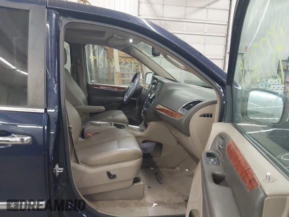 ✅ 2016 Chrysler Town & Country Touring L Anniversary Edition • VIN: 2C4RC1CG6GR207103 • Lot: 43376129. Listed on IAAI with 186,385 mi. Free auction sales archive from the USA and detailed vehicle history report at DreamBid. Image 5.