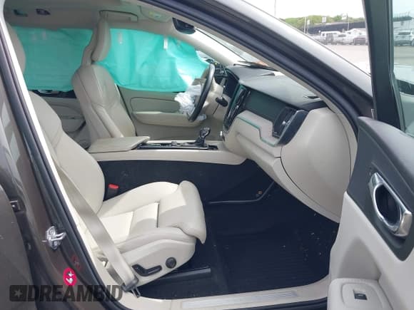 ✅ 2018 Volvo XC60 Inscription • VIN: YV4102RL5J1044873 • Lot: 42336084. Listed on IAAI with 65,812 mi. Free auction sales archive from the USA and detailed vehicle history report at DreamBid. Image 5.