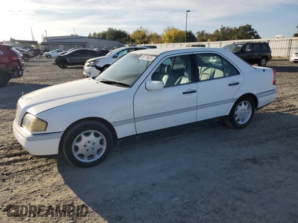 ✅ 1994 Mercedes-Benz 200 220 • VIN: WDBHA22E7RF004365 • Lot: 89779625. Wystawiony na Copart z przebiegiem 185 810 mil. Bezpłatny archiwum sprzedaży aukcyjnych z USA i szczegółowy raport historii pojazdu na DreamBid. Zdjęcie 1.