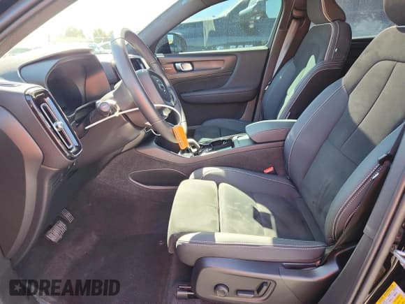 ✅ 2023 Volvo C40 Ultimate • VIN: YV4ED3GM1P2055833 • Лот: 83989075. Опубликован ранее на Copart с пробегом 42 108 миль. Бесплатный доступ к архиву аукционных продаж из США и подробный отчёт об истории автомобиля на DreamBid. Изображение 7.