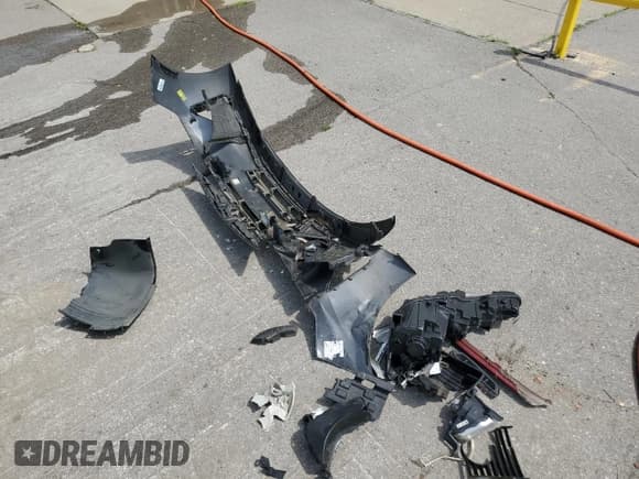 ✅ 2019 Hyundai Elantra SE • VIN: 5NPD74LF2KH437668 • Lot: 65554895. Listed on Copart with 107,545 mi. Free auction sales archive from the USA and detailed vehicle history report at DreamBid. Image 12.