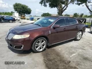 ✅ 2010 Lincoln MKS • VIN: 1LNHL9DR5AG613288 • Lot: 64487505. Wystawiony na Copart z przebiegiem 126 443 mil. Bezpłatny archiwum sprzedaży aukcyjnych z USA i szczegółowy raport historii pojazdu na DreamBid. Zdjęcie 1.