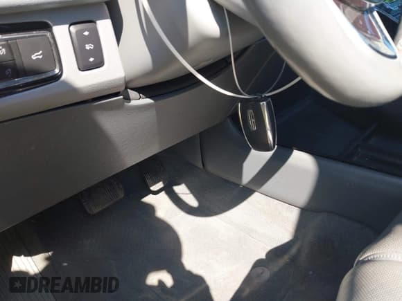 ✅ 2019 Lincoln Navigator Select • VIN: 5LMJJ3HT8KEL14611 • Lot: 43359323. Wystawiony na IAAI z przebiegiem 129 601 mil. Bezpłatny archiwum sprzedaży aukcyjnych z USA i szczegółowy raport historii pojazdu na DreamBid. Zdjęcie 11.