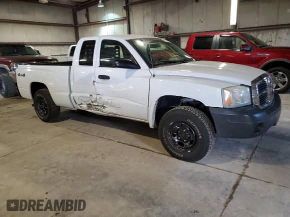 2007 Dodge Dakota ST z VIN 1D7HW22K17S119031, wystawiony jako Copart lot #50786795 z przebiegiem 117 147 mil mil oraz Szkoda całkowita • Salvage title. Historia ofert i sprzedaży dostępna na DreamBid. Obrazek 4.