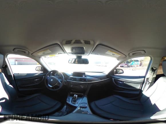 ✅ 2015 BMW 3 Series 328i xDrive • VIN: WBA3B5G59FNS15570 • Lot: 43375696. Wystawiony na IAAI z przebiegiem 92 961 mil. Bezpłatny archiwum sprzedaży aukcyjnych z USA i szczegółowy raport historii pojazdu na DreamBid. Zdjęcie 18.