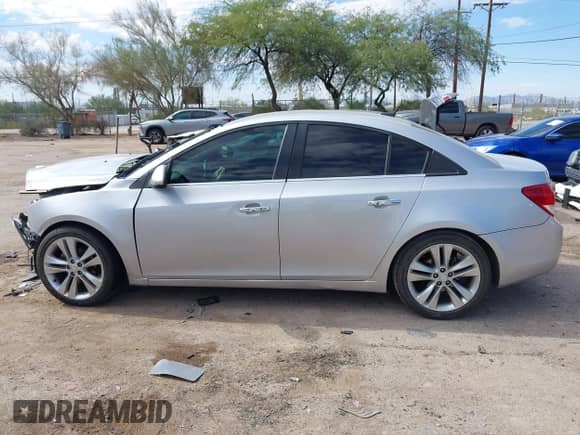 2013 Chevrolet Cruze LTZ z VIN 1G1PG5SBXD7201836, wystawiony jako IAAI lot #43507702 z przebiegiem Nie podano mil oraz . Historia ofert i sprzedaży dostępna na DreamBid. Obrazek 14.