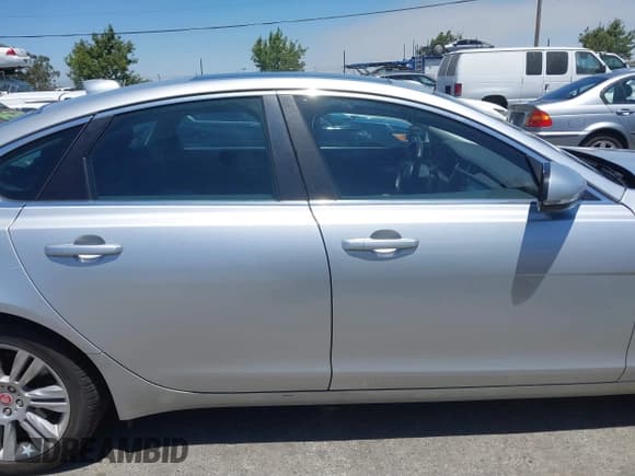 ✅ 2017 Jaguar XF 35t Premium • VIN: SAJBD4BV7HCY29110 • Лот: 39781042. Опубликован ранее на IAAI с пробегом 35 000 миль. Бесплатный доступ к архиву аукционных продаж из США и подробный отчёт об истории автомобиля на DreamBid. Изображение 14.