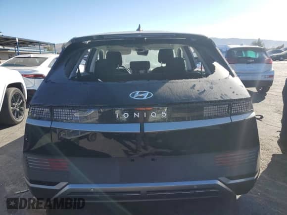 2024 Hyundai Ioniq 5 SE Standard Range z VIN KM8KM4DB1RU269805, wystawiony jako Copart lot #71252504 z przebiegiem Nie podano mil oraz Szkoda całkowita • Salvage title. Historia ofert i sprzedaży dostępna na DreamBid. Obrazek 6.