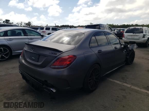 ✅ 2019 Mercedes-Benz C 63 S AMG • VIN: 55SWF8HB0KU277621 • Lot: 58700372. Wystawiony na Copart z przebiegiem 33 522 mil. Bezpłatny archiwum sprzedaży aukcyjnych z USA i szczegółowy raport historii pojazdu na DreamBid. Zdjęcie 4.