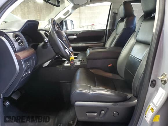 ✅ 2020 Toyota Tundra Limited • VIN: 5TFHY5F18LX894480 • Lot: 86768315. Wystawiony na Copart z przebiegiem 42 833 mil. Bezpłatny archiwum sprzedaży aukcyjnych z USA i szczegółowy raport historii pojazdu na DreamBid. Zdjęcie 7.