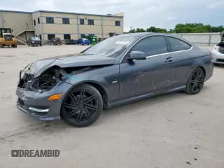 ✅ 2012 Mercedes-Benz C 350 • VIN: WDDGJ5HB5CF819396 • Лот: 58517885. Опубликован ранее на Copart с пробегом 121 025 миль. Бесплатный доступ к архиву аукционных продаж из США и подробный отчёт об истории автомобиля на DreamBid. Изображение 1.