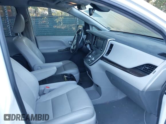 ✅ 2020 Toyota Sienna XLE • VIN: 5TDYZ3DC6LS044553 • Лот: 43491669. Опубликован ранее на IAAI с пробегом 93 400 миль. Бесплатный доступ к архиву аукционных продаж из США и подробный отчёт об истории автомобиля на DreamBid. Изображение 5.