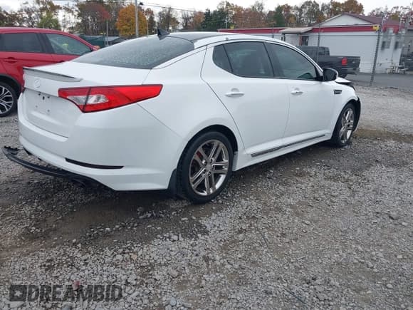 ✅ 2013 Kia Optima SX • VIN: 5XXGR4A63DG193599 • Lot: 43557323. Listed on IAAI with 140,820 mi. Free auction sales archive from the USA and detailed vehicle history report at DreamBid. Image 4.