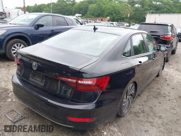 ✅ 2020 Volkswagen Jetta SEL • VIN: 3VWE57BU8LM085328 • Лот: 42457770. Опубликован ранее на IAAI с пробегом 80 200 миль. Бесплатный доступ к архиву аукционных продаж из США и подробный отчёт об истории автомобиля на DreamBid. Изображение 4.