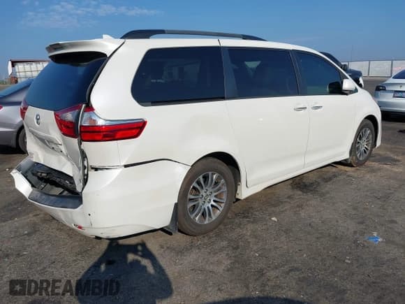 ✅ 2018 Toyota Sienna XLE • VIN: 5TDYZ3DC9JS956753 • Lot: 43255578. Listed on IAAI with 136,045 mi. Free auction sales archive from the USA and detailed vehicle history report at DreamBid. Image 4.