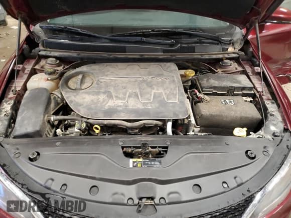 ✅ 2015 Chrysler 200 C • VIN: 1C3CCCCG8FN600991 • Lot: 81470685. Wystawiony na Copart z przebiegiem 104 439 mil. Bezpłatny archiwum sprzedaży aukcyjnych z USA i szczegółowy raport historii pojazdu na DreamBid. Zdjęcie 11.