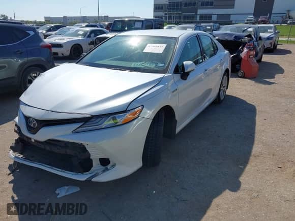2020 Toyota Camry Hybrid XLE z VIN 4T1F31AK2LU539249, wystawiony jako IAAI lot #43365835 z przebiegiem 34 426 mil mil oraz . Historia ofert i sprzedaży dostępna na DreamBid. Obrazek 12.