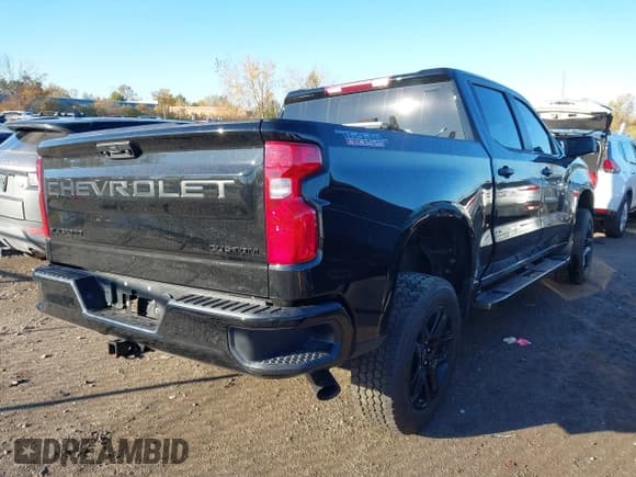 ✅ 2022 Chevrolet Silverado 1500 Custom Trail Boss • VIN: 3GCPDCEK9NG631542 • Lot: 43430388. Wystawiony na IAAI z przebiegiem 42 898 mil. Bezpłatny archiwum sprzedaży aukcyjnych z USA i szczegółowy raport historii pojazdu na DreamBid. Zdjęcie 4.