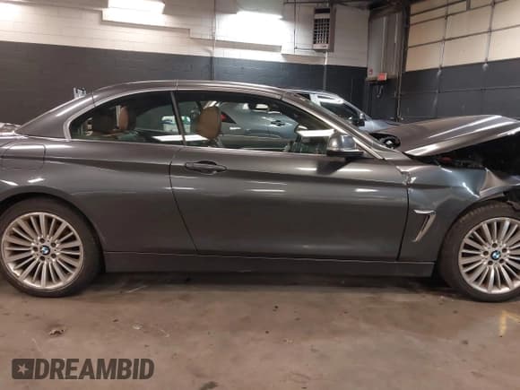 ✅ 2014 BMW 4 Series 428i xDrive • VIN: WBA3T1C59EPS98299 • Lot: 41741235. Wystawiony na IAAI z przebiegiem 93 000 mil. Bezpłatny archiwum sprzedaży aukcyjnych z USA i szczegółowy raport historii pojazdu na DreamBid. Zdjęcie 13.