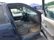 ✅ 2003 Ford Explorer XLT • VIN: 1FMZU63KX3UC09640 • Lot: 41886833. Wystawiony na IAAI z przebiegiem 119 878 mil. Bezpłatny archiwum sprzedaży aukcyjnych z USA i szczegółowy raport historii pojazdu na DreamBid. Zdjęcie 5.