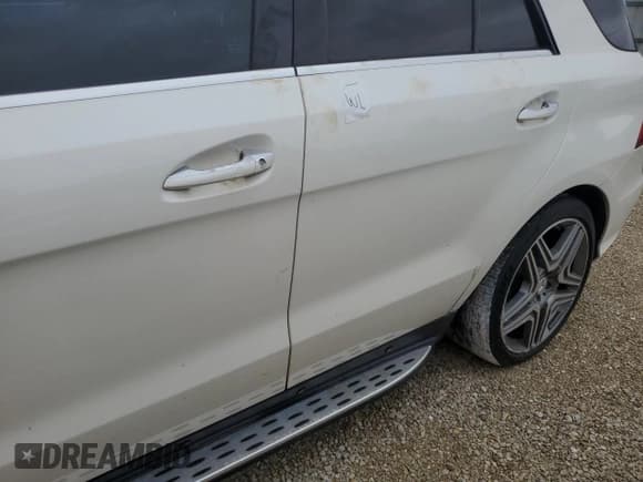 ✅ 2014 Mercedes-Benz M 63 AMG • VIN: 4JGDA7EB6EA268548 • Lot: 74288914. Wystawiony na Copart z przebiegiem Nie podano. Bezpłatny archiwum sprzedaży aukcyjnych z USA i szczegółowy raport historii pojazdu na DreamBid. Zdjęcie 13.