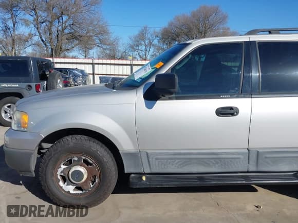 ✅ 2004 Ford Expedition XLS • VIN: 1FMRU13W64LB51765 • Lot: 41760670. Wystawiony na IAAI z przebiegiem 84 333 mil. Bezpłatny archiwum sprzedaży aukcyjnych z USA i szczegółowy raport historii pojazdu na DreamBid. Zdjęcie 20.