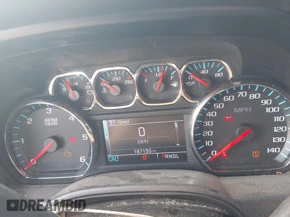 ✅ 2018 Chevrolet Silverado 1500 LT • VIN: 3GCPCREC3JG645106 • Lot: 42907605. Wystawiony na IAAI z przebiegiem 187 150 mil. Bezpłatny archiwum sprzedaży aukcyjnych z USA i szczegółowy raport historii pojazdu na DreamBid. Zdjęcie 7.