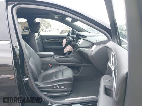 ✅ 2020 Cadillac XT5 Premium Luxury FWD • VIN: 1GYKNCRS6LZ239823 • Lot: 43658031. Wystawiony na IAAI z przebiegiem 63 491 mil. Bezpłatny archiwum sprzedaży aukcyjnych z USA i szczegółowy raport historii pojazdu na DreamBid. Zdjęcie 5.