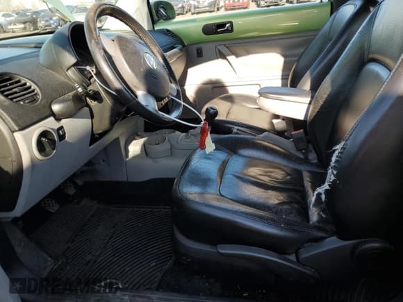 ✅ 2003 Volkswagen Beetle GLS • VIN: 3VWCD21C13M422685 • Lot: 43128335. Wystawiony na Copart z przebiegiem 274 384 mil. Bezpłatny archiwum sprzedaży aukcyjnych z USA i szczegółowy raport historii pojazdu na DreamBid. Zdjęcie 7.