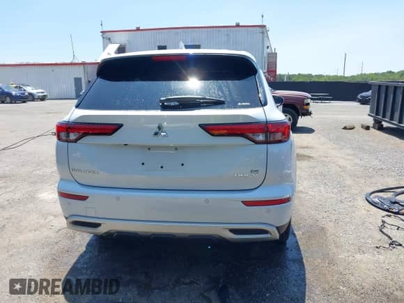 2023 Mitsubishi Outlander SE with VIN JA4T5UA96PZ027710, listed as a IAAI auction lot 42399796 with 34,402 mi miles and . Bid and sale history available at DreamBid. Image 17.