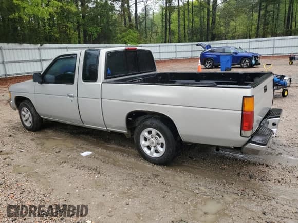 ✅ 1996 Nissan Frontier XE • VIN: 1N6SD16SXTC308255 • Лот: 53027865. Опубликован ранее на Copart с пробегом 299 424 миль. Бесплатный доступ к архиву аукционных продаж из США и подробный отчёт об истории автомобиля на DreamBid. Изображение 2.