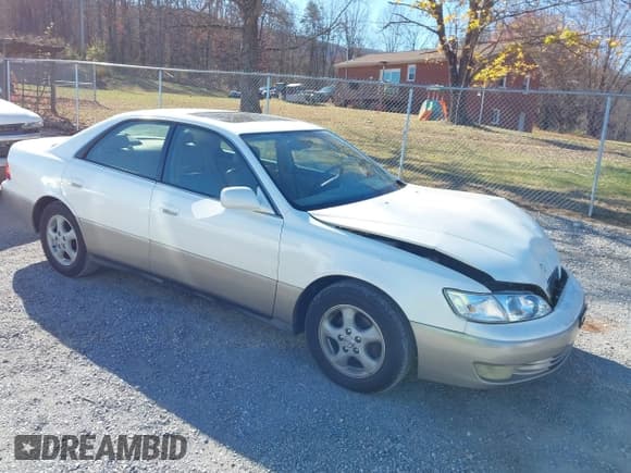 ✅ 1998 Lexus ES 300 • VIN: JT8BF28G6W0085700 • Lot: 43707760. Listed on IAAI with 171,372 mi. Free auction sales archive from the USA and detailed vehicle history report at DreamBid. Image 1.