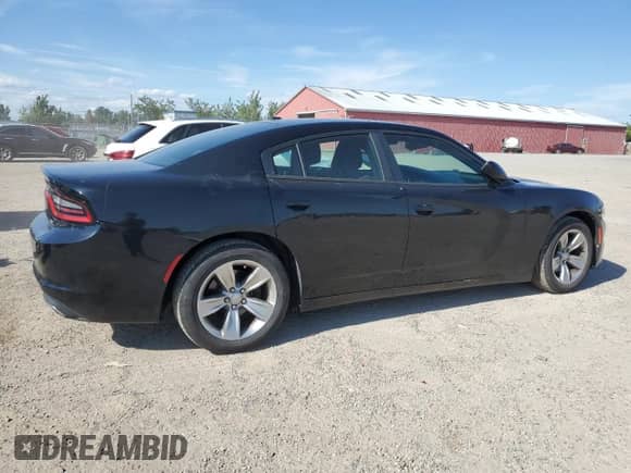 2015 Dodge Charger SXT z VIN 2C3CDXHGXFH811793, wystawiony jako Copart lot #70275445 z przebiegiem 159 640 mil mil oraz Czysty tytuł • Clean title. Historia ofert i sprzedaży dostępna na DreamBid. Obrazek 3.