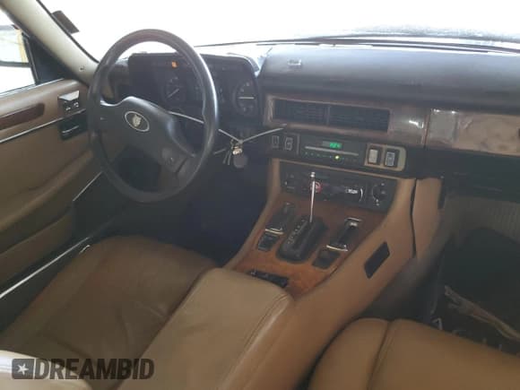 ✅ 1989 Jaguar XJS • VIN: SAJNV4848KC157851 • Лот: 46616355. Опубликован ранее на Copart с пробегом 34 125 миль. Бесплатный доступ к архиву аукционных продаж из США и подробный отчёт об истории автомобиля на DreamBid. Изображение 8.