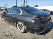 ✅ 2023 BMW i7 xDrive60 • VIN: WBY53EJ05PCM90595 • Lot: 85151334. Wystawiony na Copart z przebiegiem 13 277 mil. Bezpłatny archiwum sprzedaży aukcyjnych z USA i szczegółowy raport historii pojazdu na DreamBid. Zdjęcie 2.