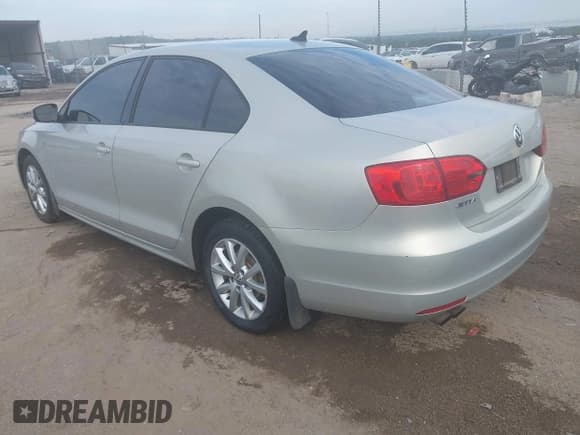 ✅ 2011 Volkswagen Jetta SE • VIN: 3VWDZ7AJ9BM393372 • Лот: 43320815. Опубликован ранее на IAAI с пробегом 142 245 миль. Бесплатный доступ к архиву аукционных продаж из США и подробный отчёт об истории автомобиля на DreamBid. Изображение 3.